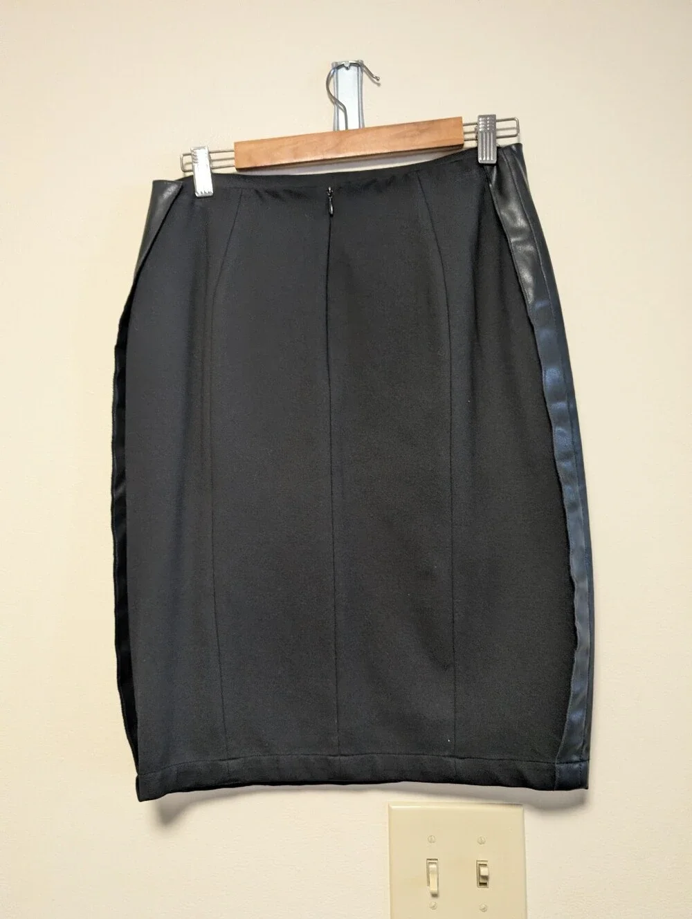 KF/KAUFMANFRANCO Black Skirt Size 6